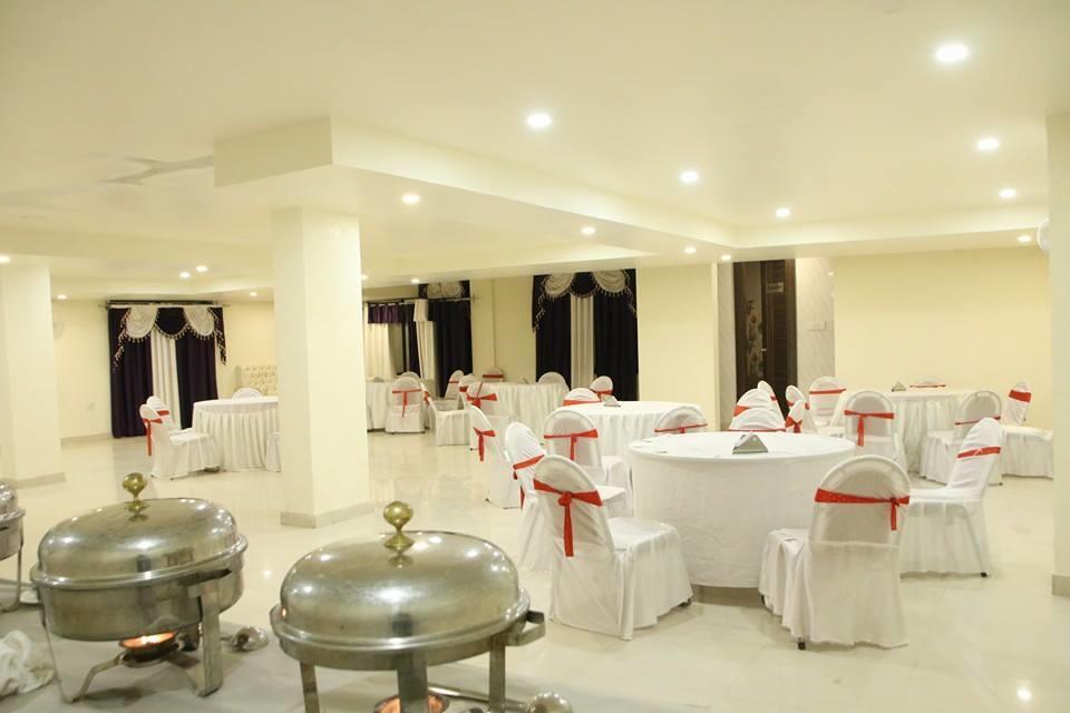 Отель The Grand Orion Chinhat Экстерьер фото