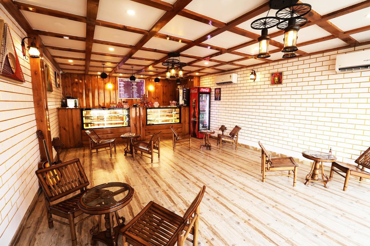 Отель The Grand Orion Chinhat Экстерьер фото