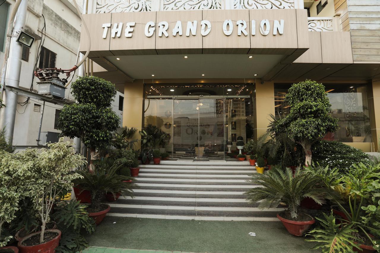 Отель The Grand Orion Chinhat Экстерьер фото