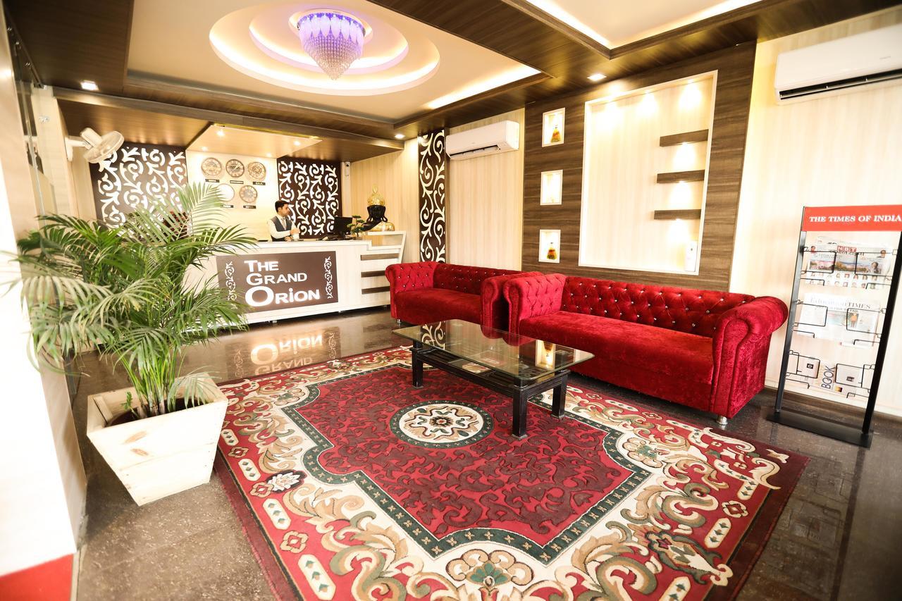 Отель The Grand Orion Chinhat Экстерьер фото