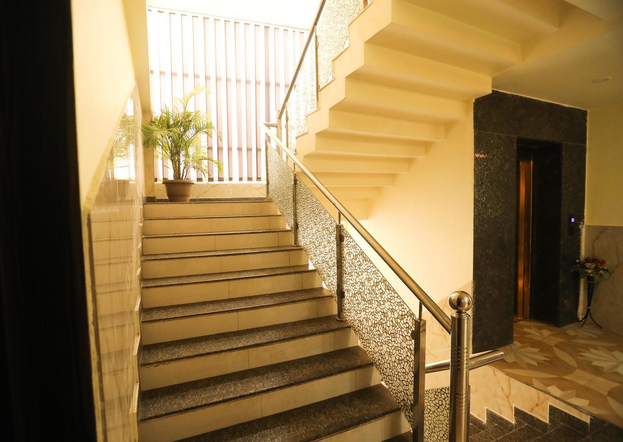 Отель The Grand Orion Chinhat Экстерьер фото